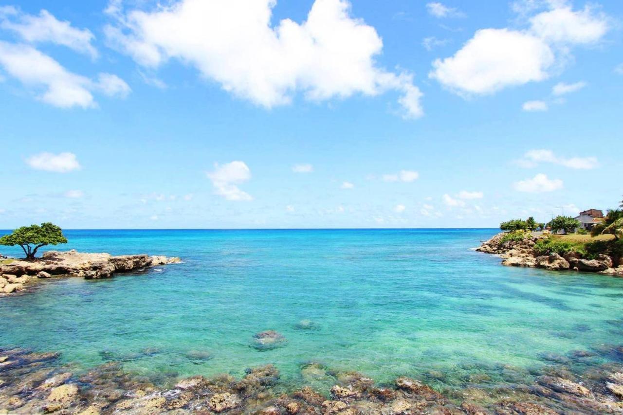 Villa Elegante: Poolside Retreat in Anse Bertrand Exterior photo